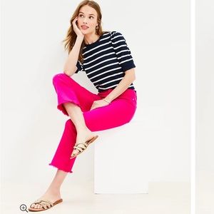 LOFT Curvy Fit Frayed High Rise Kick Crop Jeans - Radiant Fuchsia - 30/10